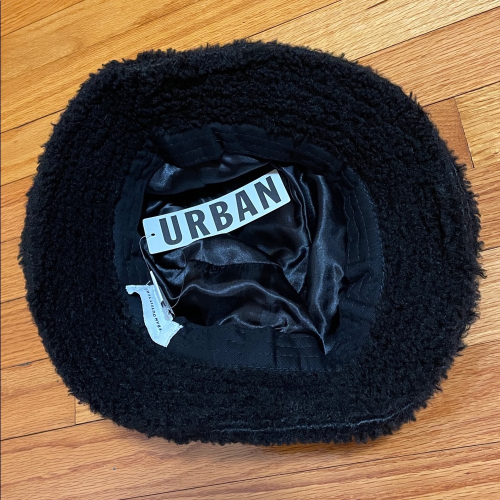 NWT Urban Outfitters Fuzzy Sherpa Black Bucket Hat Unisex (Brand New) - Picture 4 of 8